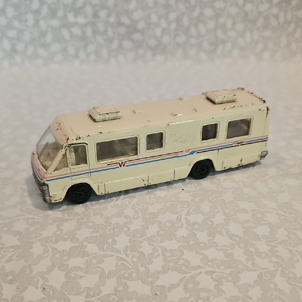 1990 Road Champs Winnebago Camper